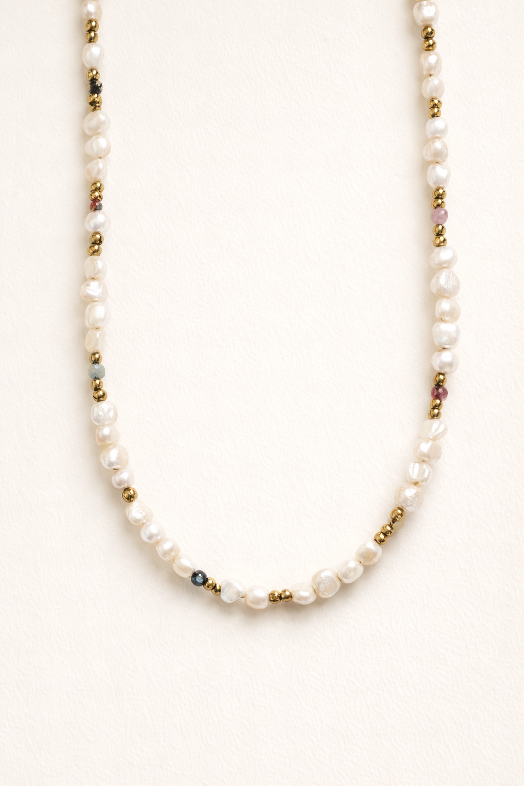 Collier en acier inoxydable, perles d’eau douce et pierres naturelles